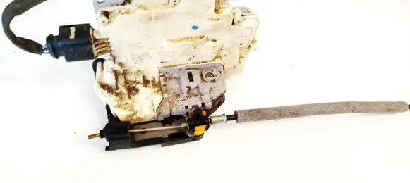 Seat Leon (1P) Rear door lock 1P0839015