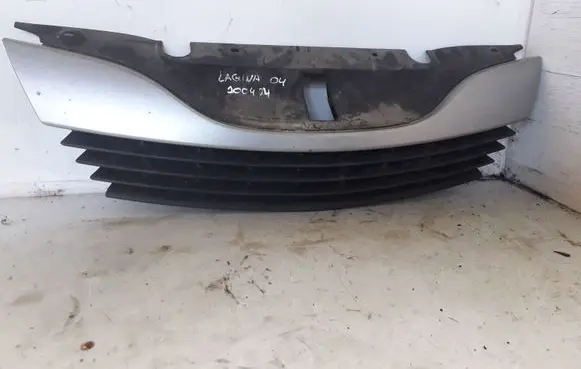 Renault Laguna II Front bumper upper radiator grill