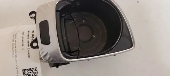 Cup holder front