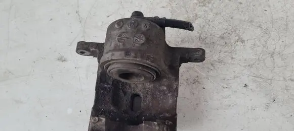 Toyota Prius (XW30) Front brake caliper