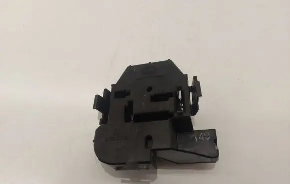 Volkswagen PASSAT B3 Tail light bulb cover holder 357945258