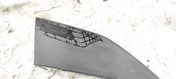 Toyota Auris E180 Rear side window