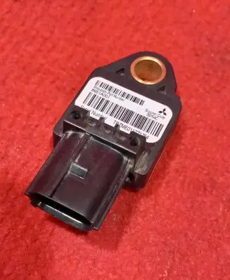 Citroen C-Crosser Airbag deployment crash/impact sensor 8651A001 39754C TBZME0117Z1754