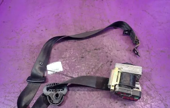 Skoda Fabia Mk1 (6Y) Front seatbelt 
