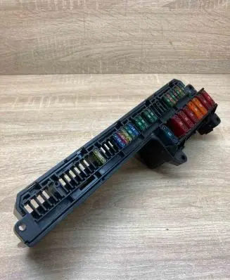BMW 5 E39 Fuse module 15613290