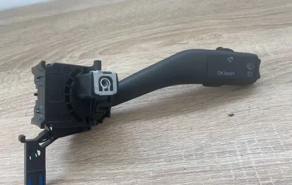 Skoda Octavia Mk2 (1Z) Wiper control stalk 696400
