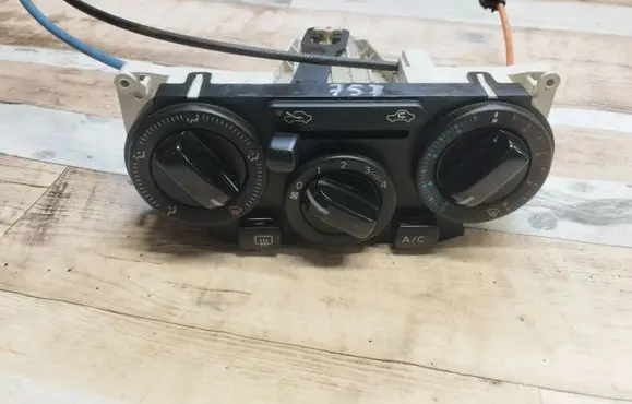 Nissan Note (E11) Climate control unit