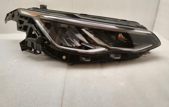 Volkswagen Golf VIII Headlight/headlamp