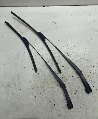 Nissan Navara D40 Windshield/front glass wiper blade 302A9871L
