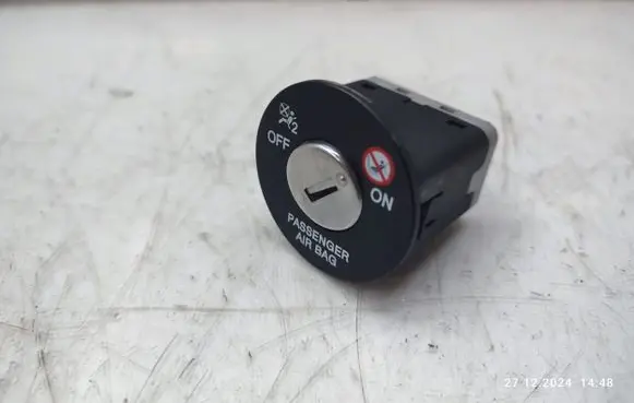KIA Sportage Passenger airbag on/off switch 