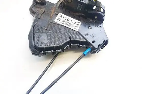 Toyota Auris 150 Front door lock A046693