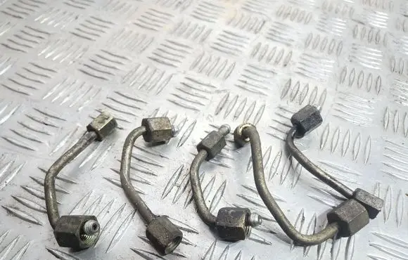 Fuel injector supply line/pipe