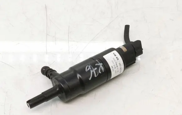Volkswagen Golf V Headlight washer pump 3B7955681 001016