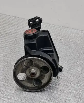 Peugeot 206 Power steering pump 9686525080