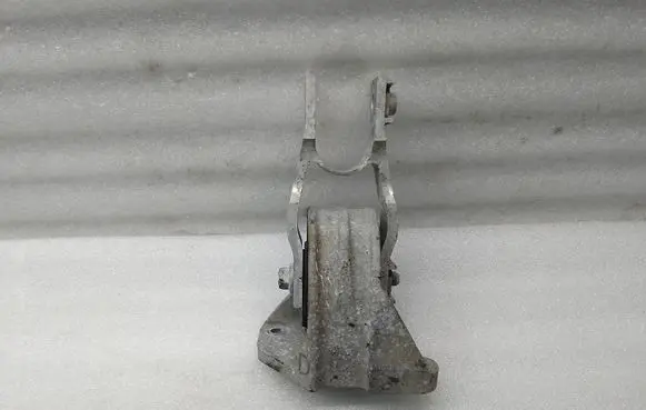 Volvo XC60 Engine mount bracket 32139982