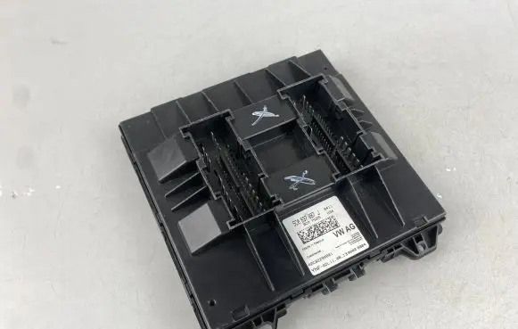 Volkswagen Jetta VI Comfort/convenience module 5C0937087J