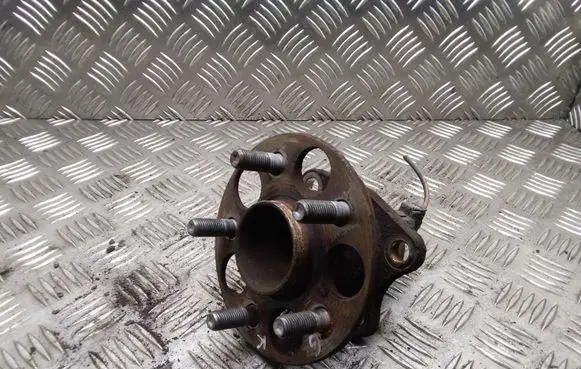 Rear wheel hub