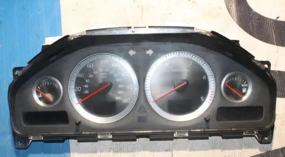 Volvo XC90 Speedometer (instrument cluster) 30765610