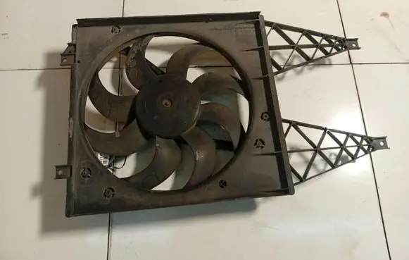 Skoda Fabia Mk2 (5J) Radiator cooling fan shroud 6Q0121207A