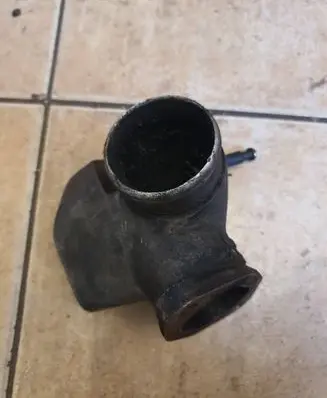 Volkswagen PASSAT B4 EGR valve 028129637E
