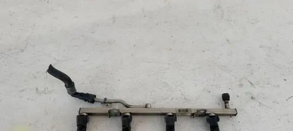 Opel Zafira B Fuel main line pipe 55559375