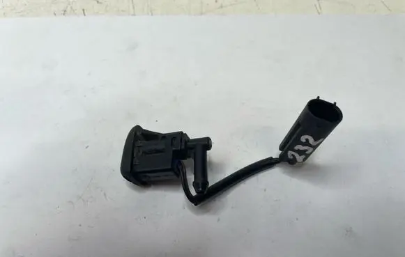 BMW X3 E83 Windshield washer spray nozzle 7110851