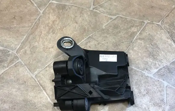 Mercedes-Benz E W212 ABS pump bracket A2124300410