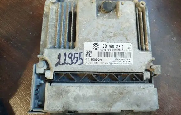 Skoda Octavia Mk2 (1Z) Engine control unit/module 03c906016d 0261s04392
