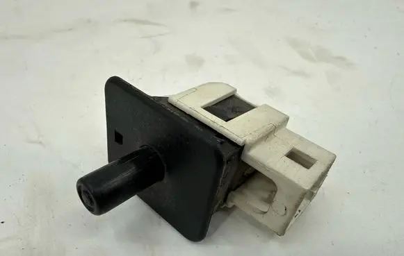 Mercedes-Benz E W211 Front door sensor coupe 2028209410