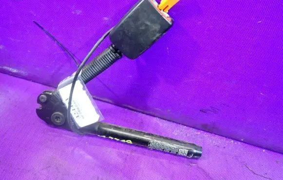 Ford Fusion Front seatbelt buckle 2S6AA61209AC