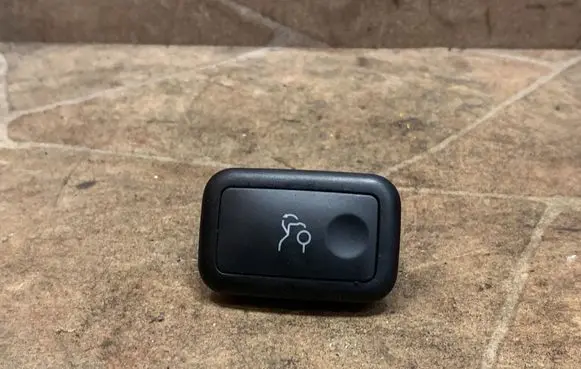 Mercedes-Benz C W204 Tailgate/boot open switch button A2048707051