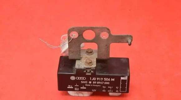 Skoda Roomster (5J) Relay mounting block 1J0919506M