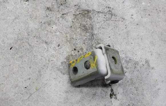Opel Mokka B Front door upper hinge