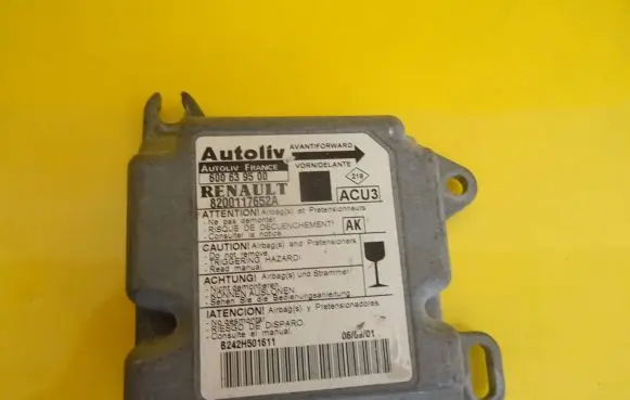 Renault Scenic I Airbag control unit/module 8200117652A 600639500