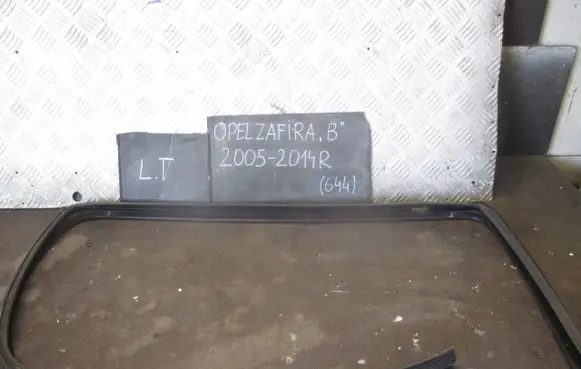 Opel Zafira B Rubber seal loading door 