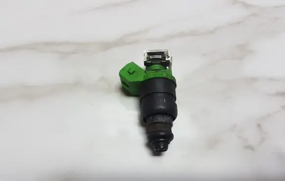 Audi A6 S6 C5 4B Fuel injector 078133551BB