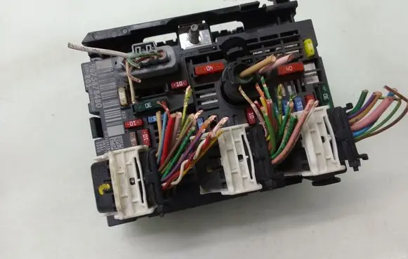 Peugeot 308 BSM Control unit 9675878480
