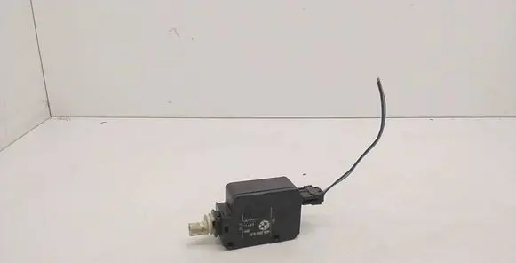 BMW 7 E38 Fuel tank cap lock motor 8352168