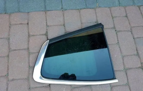 Opel Zafira C Rear windscreen/windshield window 