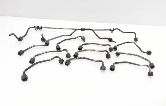 BMW 7 E65 E66 Fuel injector supply line/pipe 