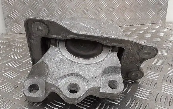 Engine mount bracket