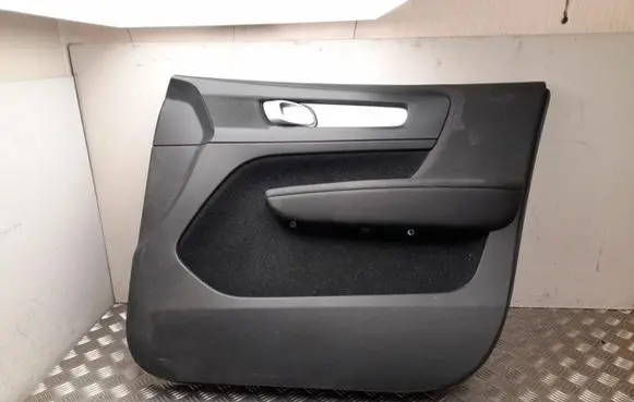 Volvo XC40 Front door card panel trim 32282669