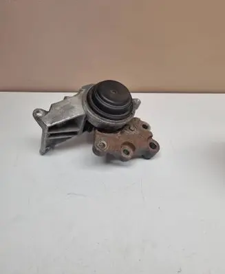 Engine mount bracket