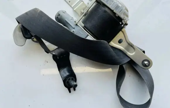 Subaru Legacy Front seatbelt 7q7050p 049177