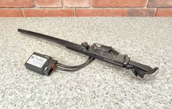 BMW 3 E92 E93 Seat belt adjustment motor 9148511