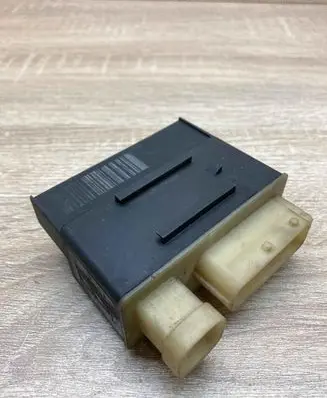 Peugeot 3008 I Glow plug pre-heat relay 9662570880