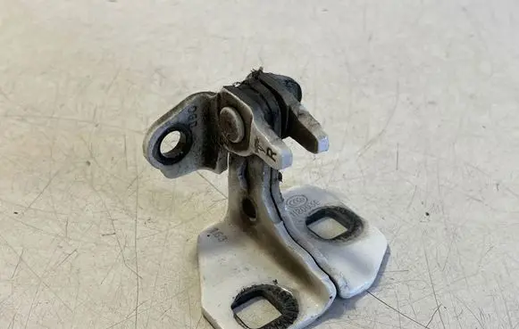 Tesla Model S Rear door lower hinge 1120038