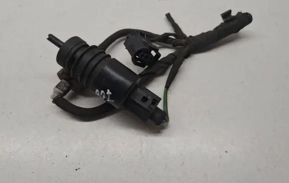 Audi Q7 4L Windscreen/windshield washer pump 1K6955651