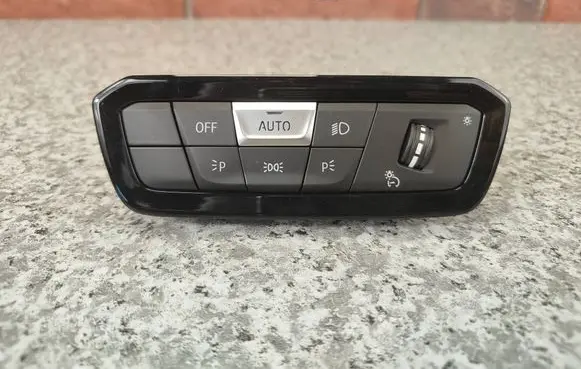 Fog light switch