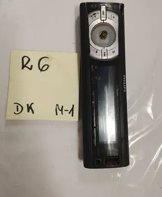 Volkswagen Golf IV Radio/GPS head unit trim CE132